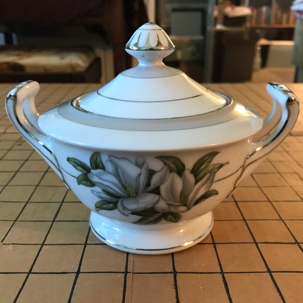 SET - Creamer & Sugar Bowl with lid - Wentworth China's Yolanda pattern